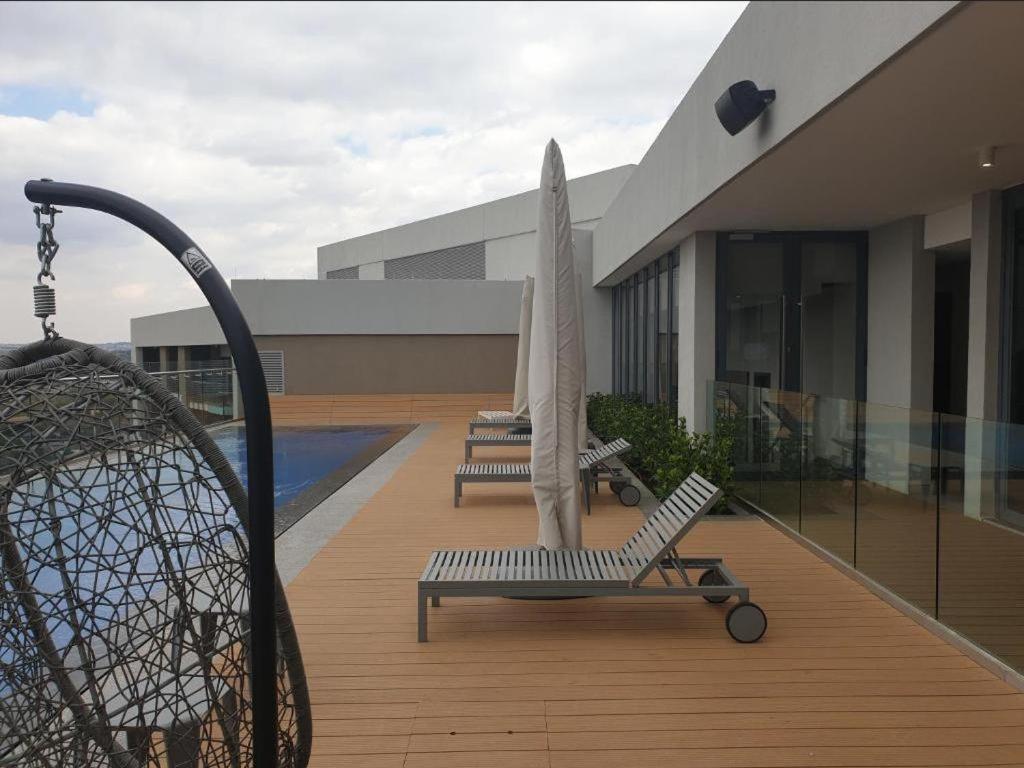 Menlyn Maine Apartments Претория Экстерьер фото