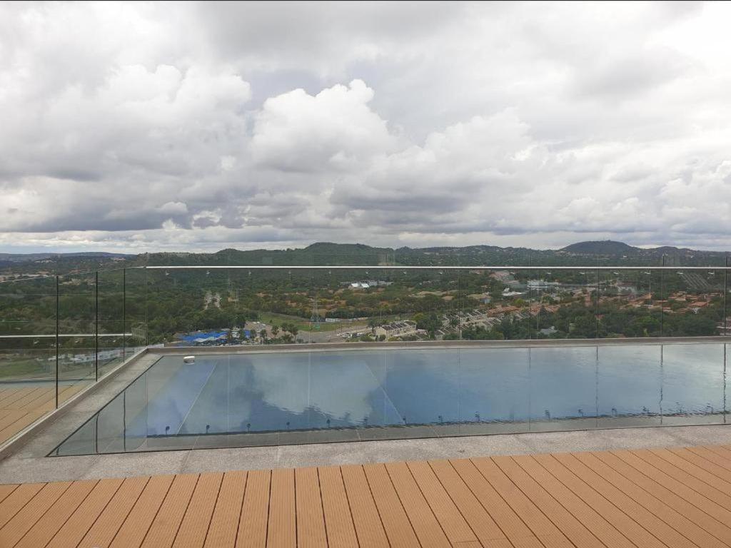 Menlyn Maine Apartments Претория Экстерьер фото