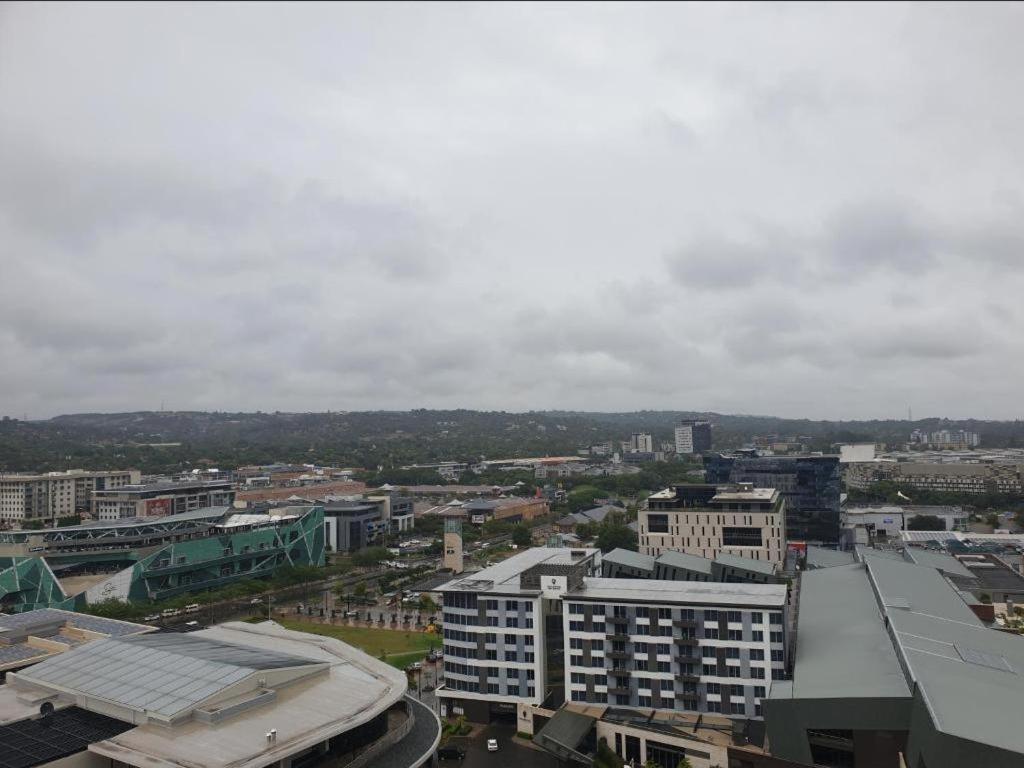 Menlyn Maine Apartments Претория Экстерьер фото