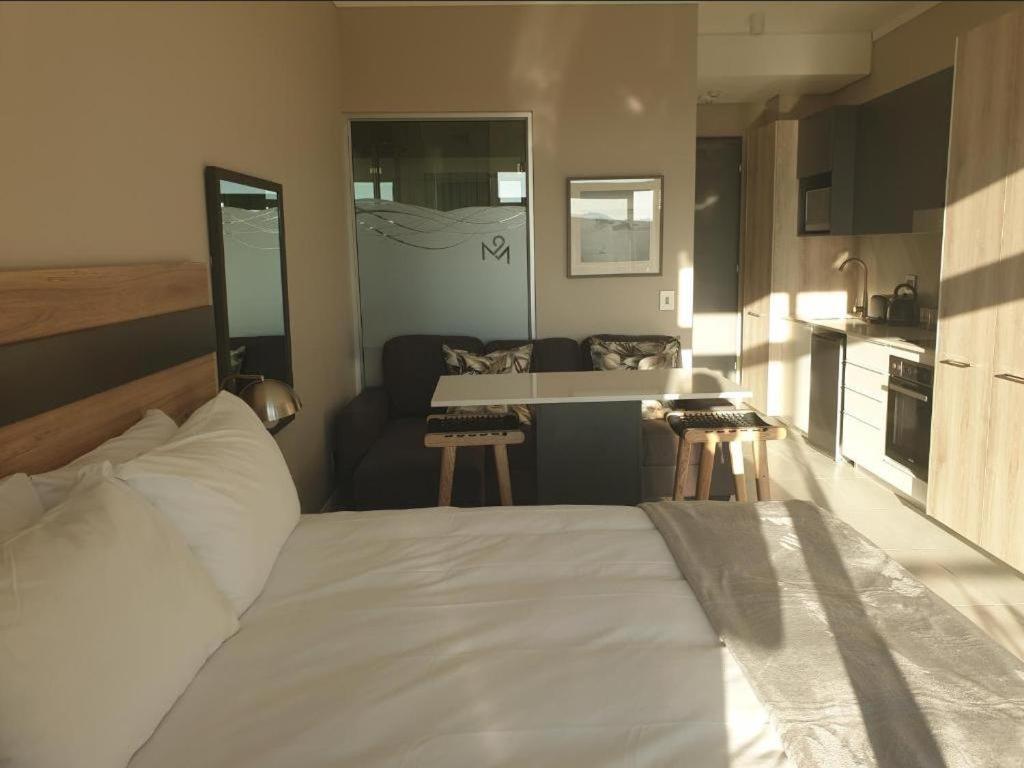 Menlyn Maine Apartments Претория Экстерьер фото