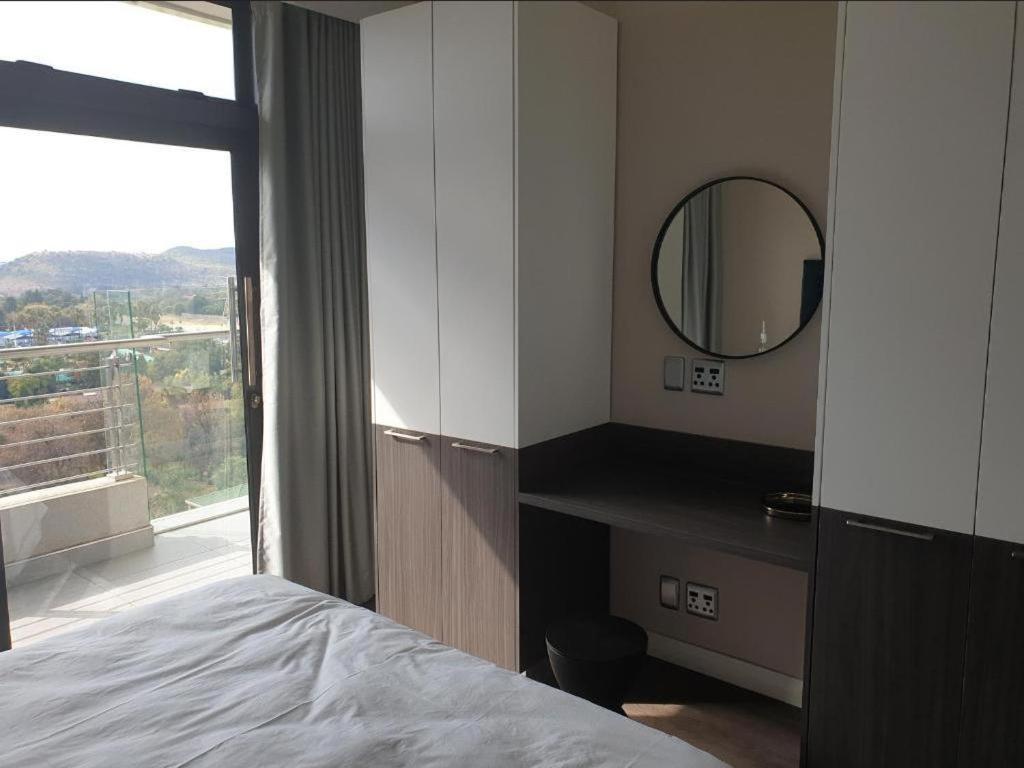 Menlyn Maine Apartments Претория Экстерьер фото