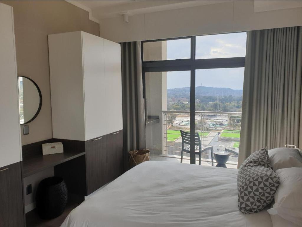 Menlyn Maine Apartments Претория Экстерьер фото