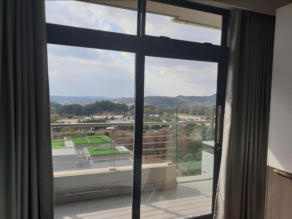 Menlyn Maine Apartments Претория Экстерьер фото