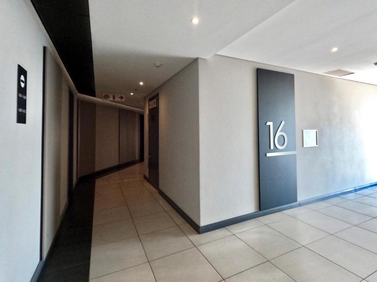 Menlyn Maine Apartments Претория Экстерьер фото