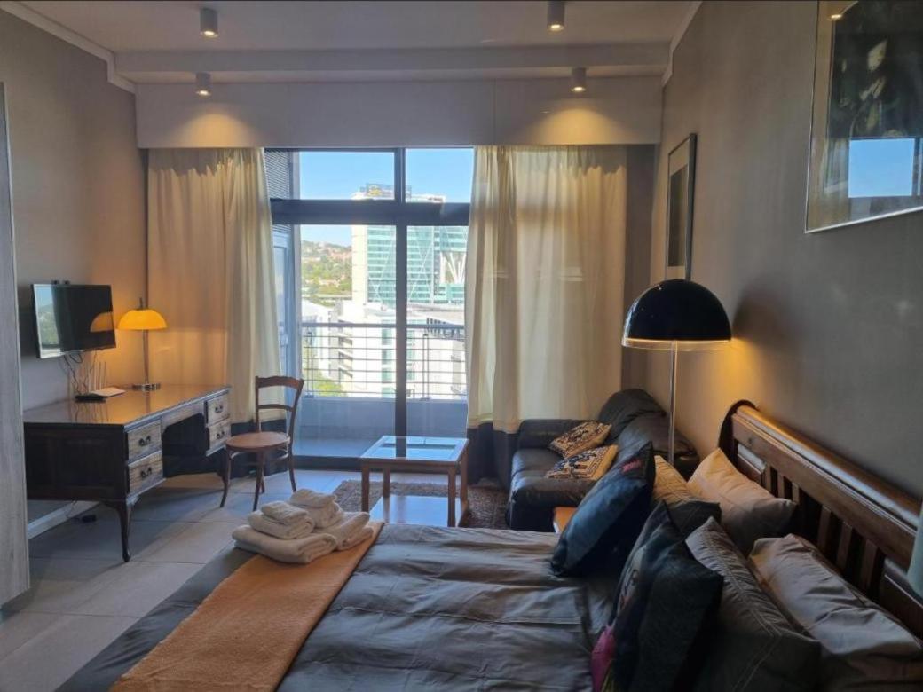 Menlyn Maine Apartments Претория Экстерьер фото
